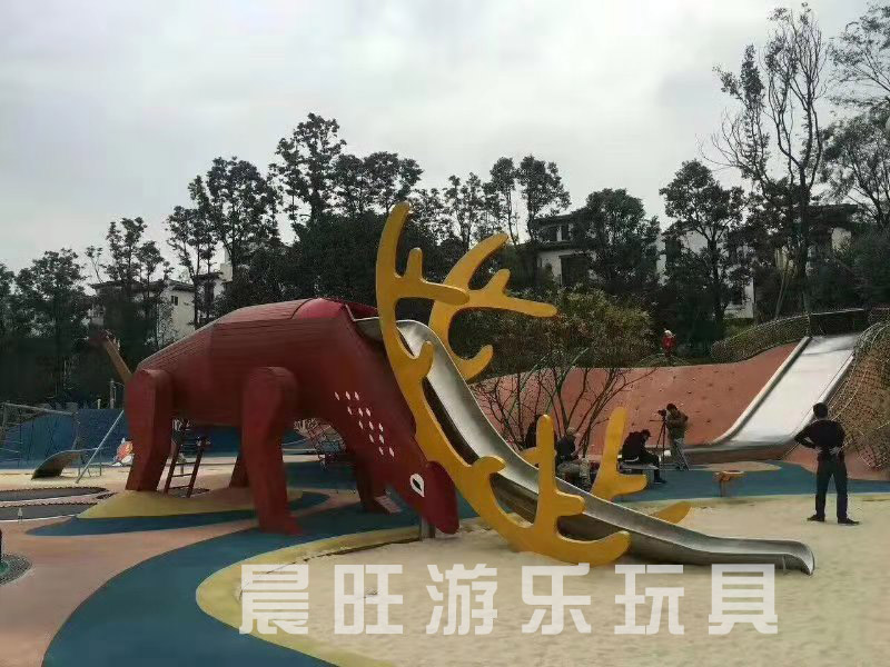 公園大型滑梯